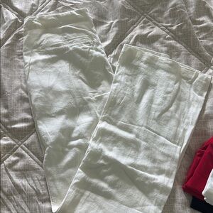 H&M off white linen pants. Worn once. No flaws. SZ 4